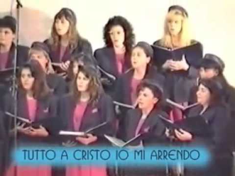 il coro Maran Atà canta : Tutto a Cristo io mi arrendo.