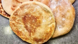 מתכון לפיתה ביתית פלאפית ורכה צופים דקה ויודעים להכין פיתה