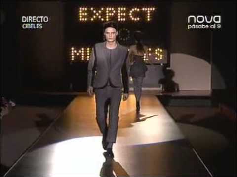 Cibeles 09 - Desfile Ana Locking