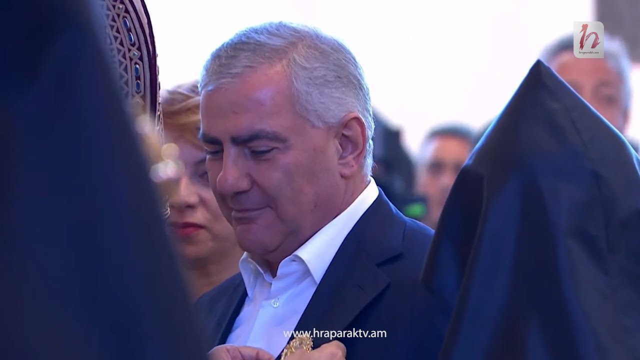 Վեհափառը պարգևատրեց Սամվել Կարապետյանին, Վաչե Մանուկյանին, Նուբար Աֆեյանին և այլ բարերարների