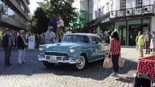 preview picture of video 'Veteranbiler gjennom Sandvika by. Veteran Cars in Sandvika, Norway.'