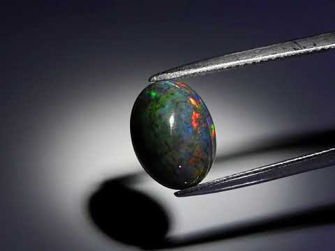 Natuurlijk Opaal Cabochon Kleur Black, Red, Green, Blue, Yellow and Orange Flashing 2,59 ct.