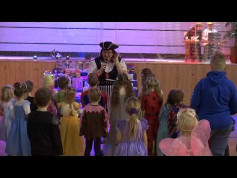 Dětský maškarní ples v kulturním domě Hošťálkovice.