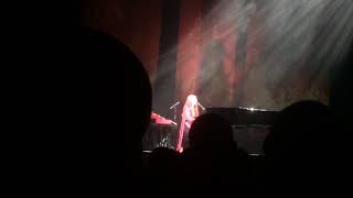 Tori Amos- Frog On My Toe