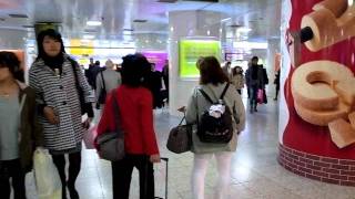Walking Through Tokyo Station - (Evening Rush) - (111115)