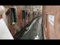 Venezia "in secca": canali senz'acqua e barche ormeggiate nel fango