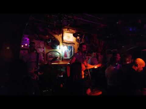 Aura bend @ Čorba caffe