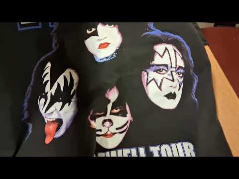 Thrift Store Treasures! Kiss and Van Halen T-shirts 501 Levi's Jeans and Pokémon Balls Score !! 