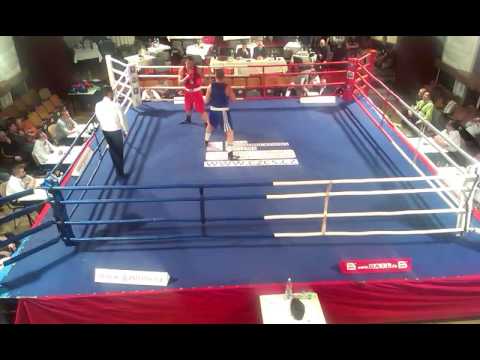 semifinále MCR boxu Jicin 7 12 2013 +91kg Dominik Musil vs Pavel Šour 2kolo