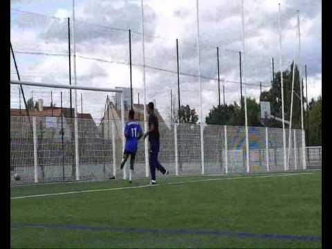 Peter MONSHENY - Attaquant C.S.  Brétigny.wmv