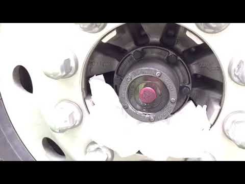 Changing a front hub cap on a Volvo 780