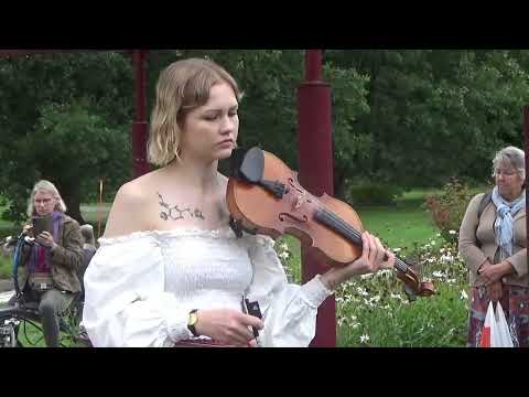 Vilma Jää ja Hanna Ryynänen.Konsertti Kirjurinluoto Pori 2.9.2023