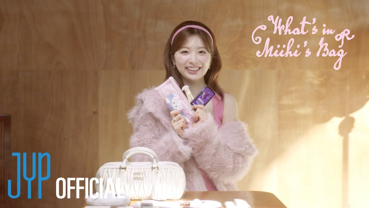 [#NiziU_BDay]What's in MIIHI's bag ?