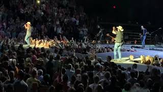 Kenny Chesney &amp; David Lee Murphy - Everything’s Gonna Be Alright