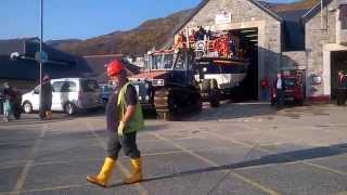 preview picture of video 'Barmouth Lifeboat Launch 9.4.15'