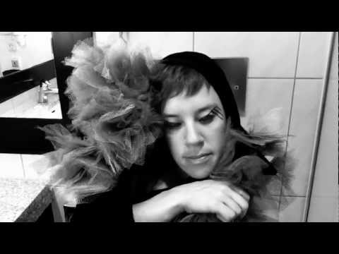 tUnE-yArDs - Gangsta (Official Video)