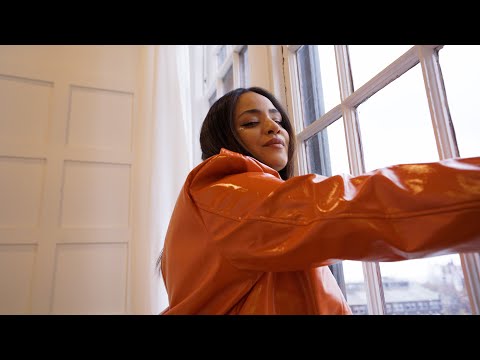 Sasha Chaa - I DON'T MIND (Official Video)