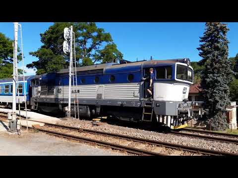 Vlak Os 9211 Posázaví ve Hvězdonicích