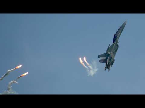 【Singapore Airshow 2026】Thrust Vectoring Aerobatics of Sukhoi Su-30MKM