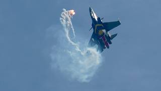 Download lagu 【Singapore Airshow 2026】Su-30MKM's Thrust Vectoring Aerobatics mp3