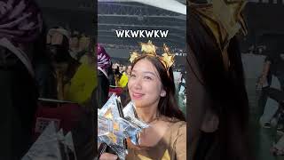 Download lagu IRENE'S LIGHTSTICK TAKEN BY BLACKPINK'S LISA 😭✨ mp3