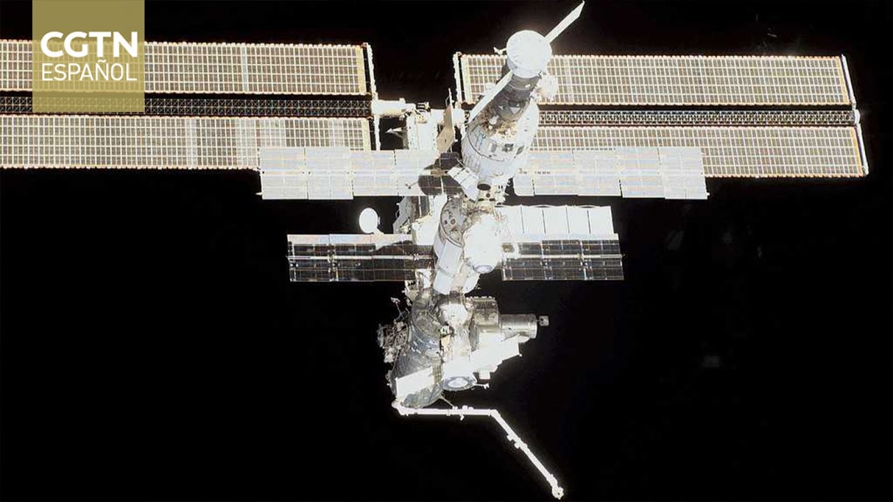 Astronautas se refugian brevemente por fuga de aire persistente en Estación Espacial Internacional