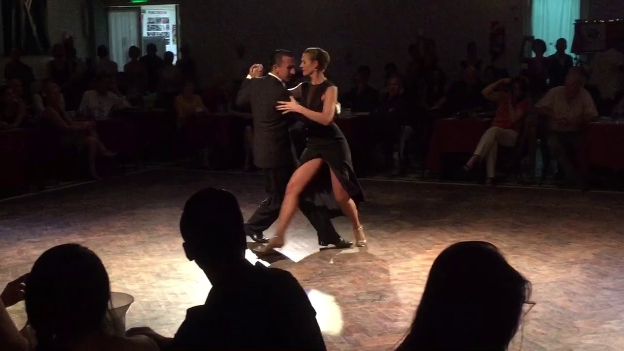Diego Escobar y Angelina Staudinger bailan un Tango Vals "Recuerdos De La Pampa" de J. d'Arienzo