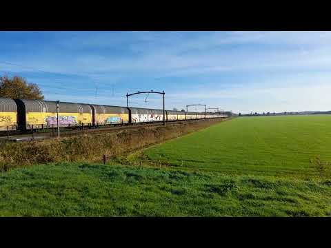 RTB 186 233 komt met toeter en gesloten autotrein door Hulten richting Roosendaal!