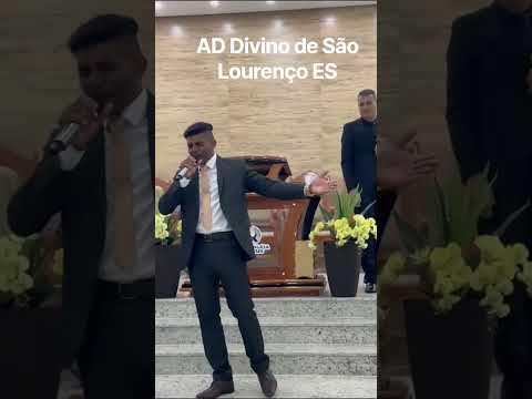 Cantor Wallace Sallim  Cantando na AD Divino de São Lourenço ES