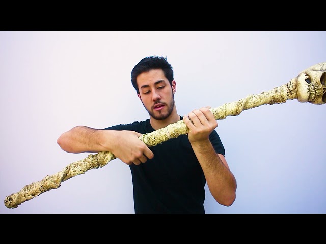 Vídeo relacionado con Healeved Báculo de Calavera de Plástico para Disfraz Accesorio Decorativo Elegante para Fiestas Báculo de Tres Secciones para Actuaciones