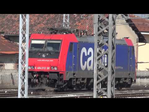 LA MANOVRA DELLA E 484.010 SR CARGO STAZIONE DI FOSSANO (CN) 23 - 2 - 2014.