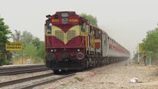 preview picture of video 'Double Diesel + LHB | 12719 Jaipur(जयपुर)-Hyderabad(हैदराबाद) Express | Indian Railways'