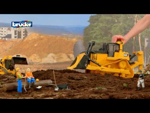 BRUDER sunkvežimis žalias su geltona priekaba, 02765 video