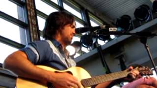 Jake Owen singing &quot; kiss you good morning&quot;