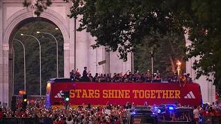 Dünya Kupası şampiyonu İspanya, Madrid sokaklarında zafer turu yaptı