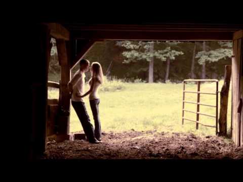 download lagu mp3 mp4 Luna Llena Tucanes De Tijuana Letra, download mp3 Luna Llena Tucanes De Tijuana Letra free downloadn, video klip Luna Llena Tucanes De Tijuana Letra