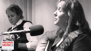 Gretchen Peters - Hello Cruel World (Live)