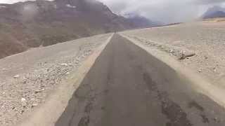 preview picture of video 'Nubra Valley, Ladkah Straight Top Speed on Bike - RE Classic 500 - Go Pro'