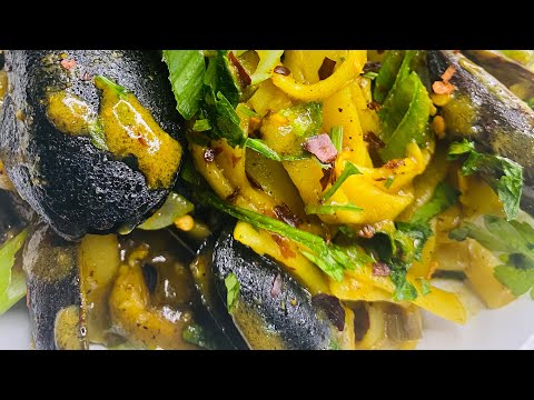 CREAMY COCONUT CURRY MUSSELS WITH LINGUINE PASTA