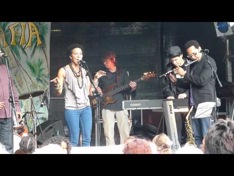 Bonnie Ferrer & Band LIVE @ Alafia 2011 : Get Down