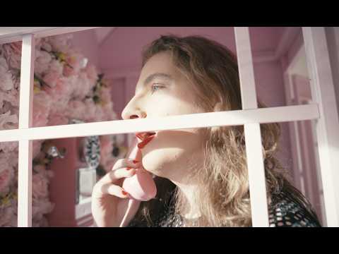 Brkovi - Moj prijatelj je postao žena (Official Video)