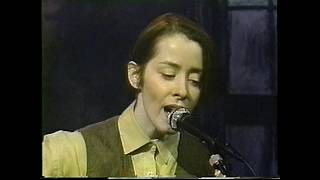 Suzanne Vega LIVE Tired Of Sleeping + Luka + interview   New Visions 1990