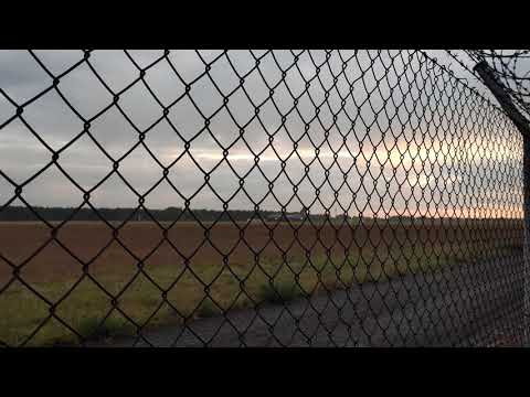 Samolot US Air Force ląduje na Ławicy