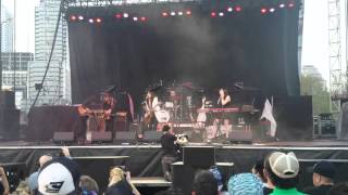 Thao &amp; The Get Down Stay Down - Astonished Man (SXSW Outdoor Stage At Lady Bird Lake - SXSW 2016)