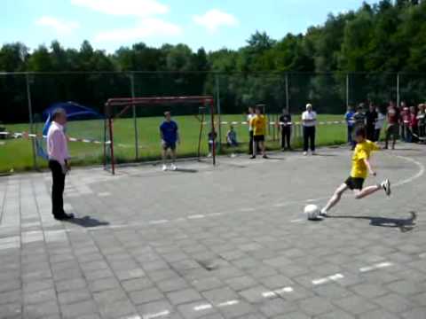 Ursula Schoolpleinvoetbal beslissende penalty