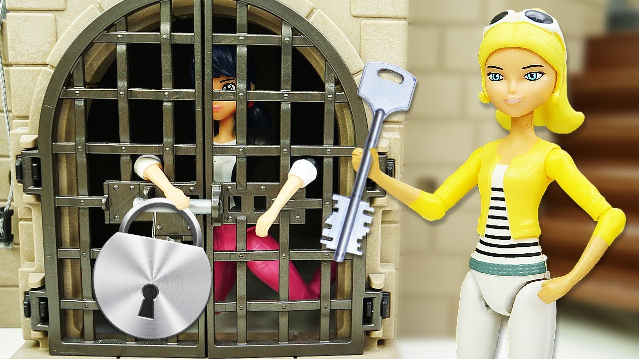 LADYBUG & CHAT NOIR | Chloé veut être avec Adrien. Histoires de poupées pour filles.