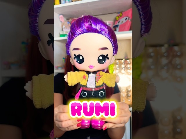 Vídeo relacionado con K-Pop DE-Mon H-Hunters Merchandise Copa del Mundo HUNTRIX Rumi/Mira/Zoey Set de 6 Piezas Mini Figuras de Dibujos Animados Coleccionables Artículos Decorativos Regalos para Fans (6PCS)