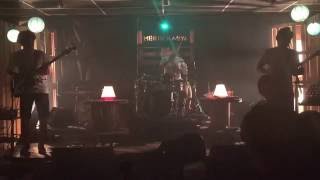 Chirin Chirin — Life Sucks (live)