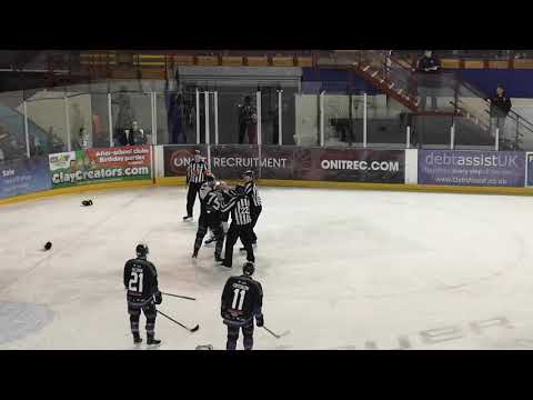 Mathieu Gagnon v Matt Pelech Ice hockey fight