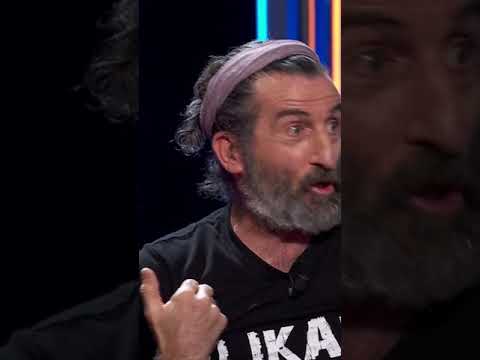 Luís Zahera y su momento 'tierra trágame' en #MartínezYHermanos 😅 |#mediaset